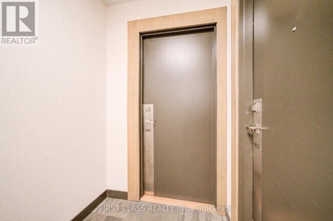 180 Fairview Mall Dr in Toronto, ON - Building Photo - Building Photo