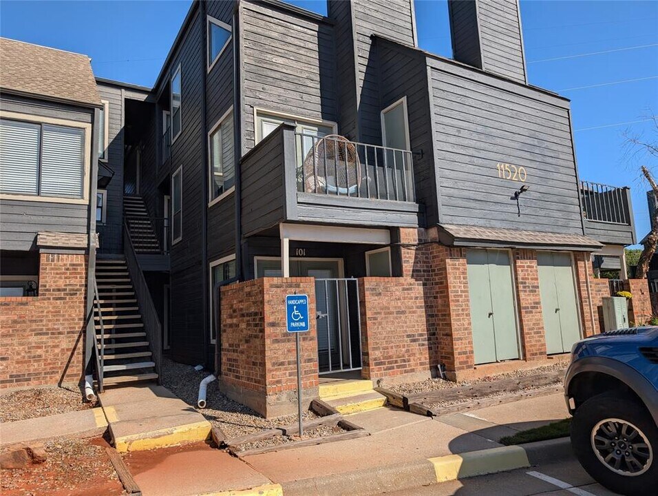 11520 N May Ave in Oklahoma City, OK - Building Photo