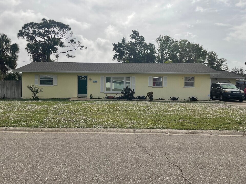 408 67th Avenue Dr W in Bradenton, FL - Foto de edificio