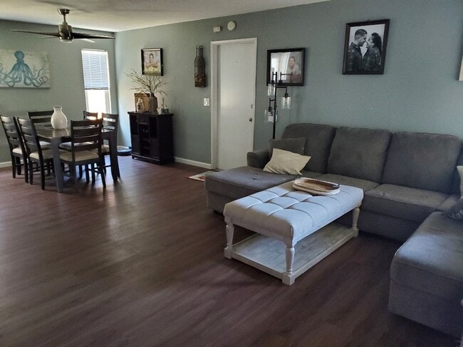 671 E Hazelwood Dr in Lemoore, CA - Building Photo - Building Photo