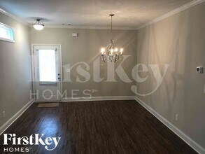 28 E Newnan Rd in Newnan, GA - Building Photo - Building Photo
