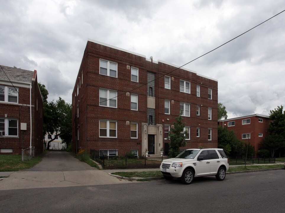 Brentwood Square Condominiums in Washington, DC - Building Photo