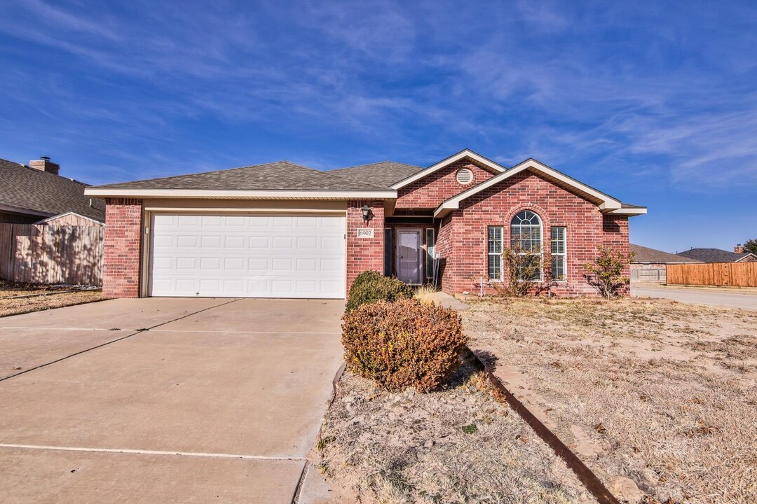 6902 37th St in Lubbock, TX - Building Photo