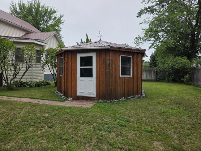 637 Main St in Marinette, WI - Building Photo - Building Photo