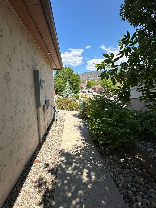 320 Castle Ridge Dr in New Castle, CO - Building Photo - Building Photo