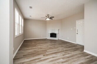 8210 Point Pendleton Dr in Tomball, TX - Building Photo - Building Photo