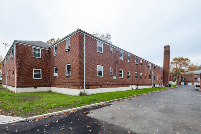 Glen Oaks Village II in Glen Oaks, NY - Building Photo - Building Photo