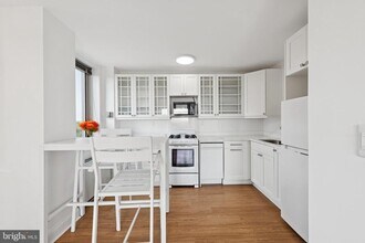 2800 Wisconsin Ave NW in Washington, DC - Building Photo - Building Photo