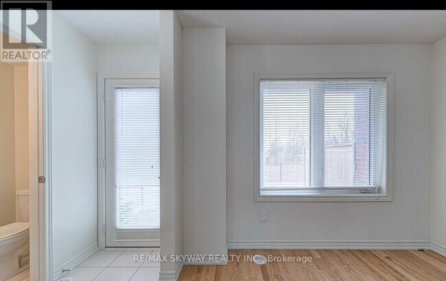 11-11 Autumnwood Ave in Brampton, ON - Building Photo - Building Photo