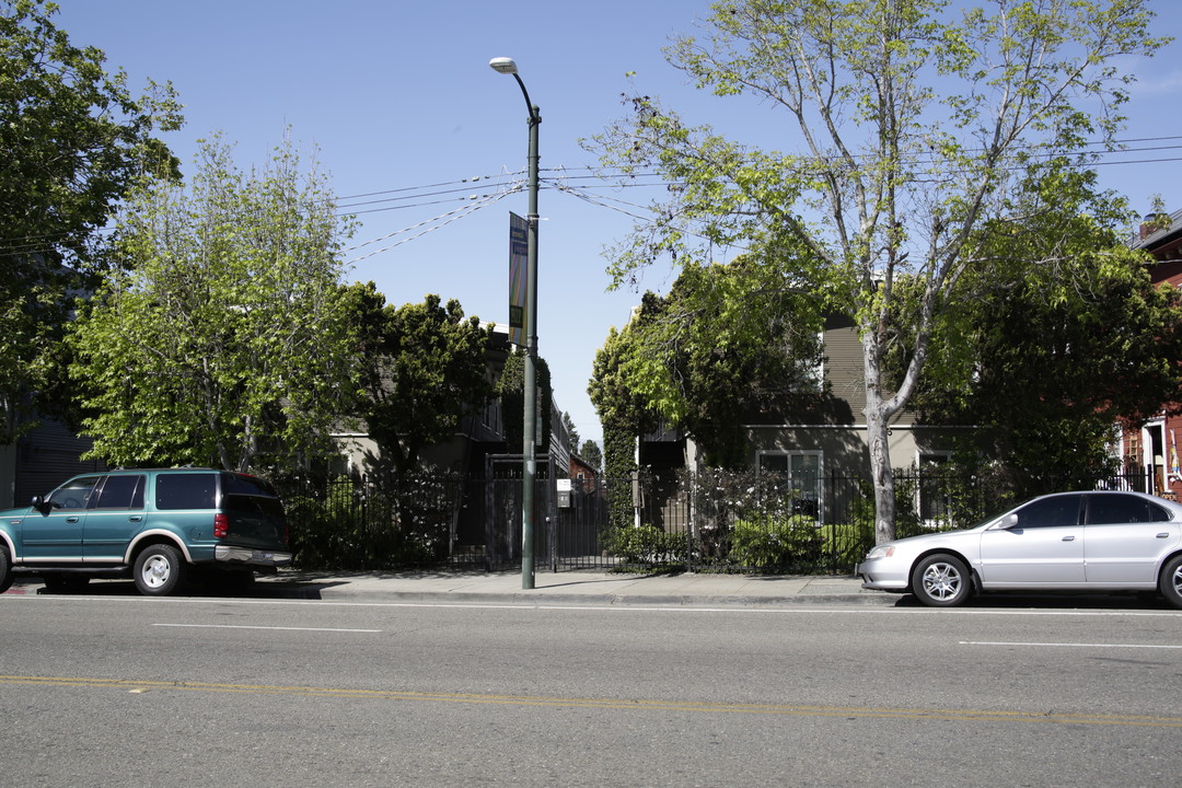 6511-6515 Telegraph Ave in Oakland, CA - Foto de edificio