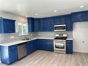 7827 Maynard Ave in Los Angeles, CA - Foto de edificio - Building Photo