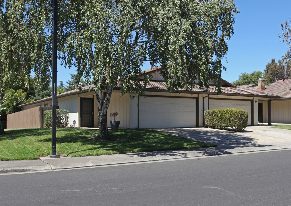 5111-5339 Basilica Dr in Stockton, CA - Foto de edificio