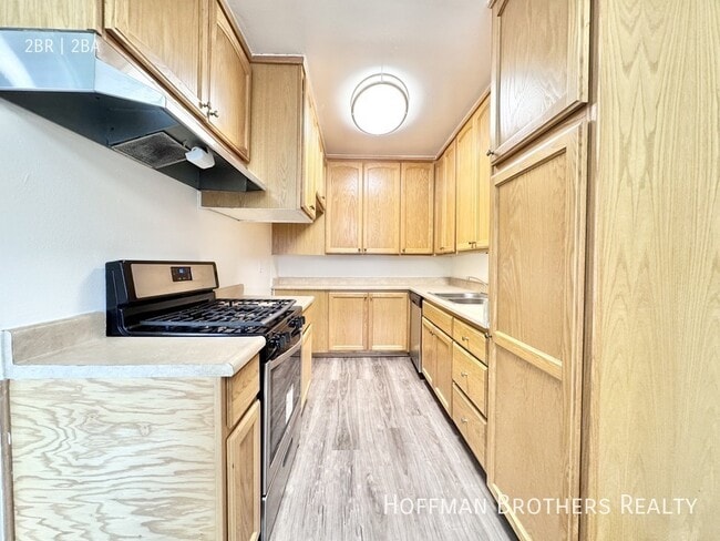 5415 Newcastle Ave in Los Angeles, CA - Building Photo - Building Photo