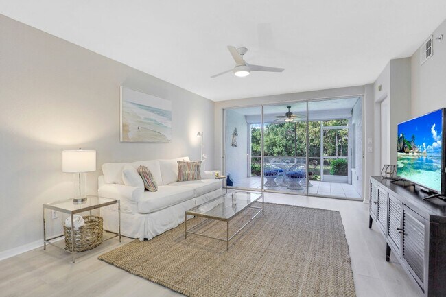 6801 Satinleaf Rd S in Naples, FL - Building Photo - Building Photo