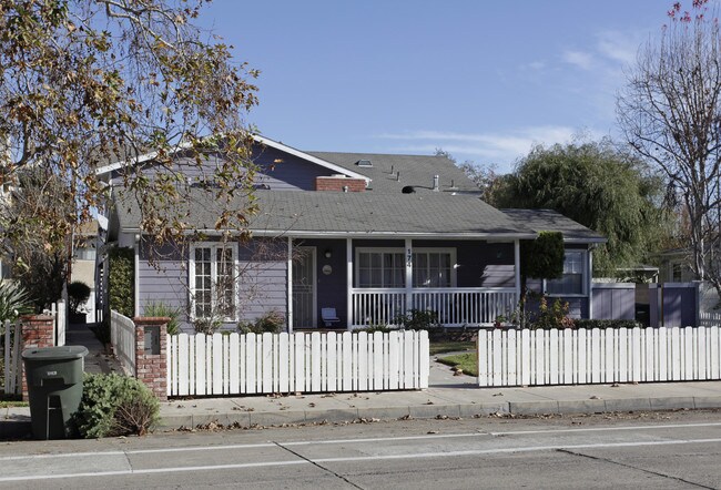 174 E Broadway in Costa Mesa, CA - Foto de edificio - Building Photo