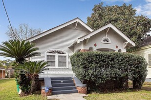 128 Lake Ave in Metairie, LA - Building Photo