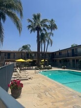 Covina Palms Apartments in Covina, CA - Foto de edificio - Building Photo