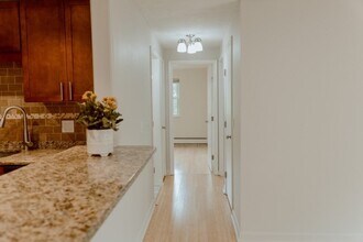 16 Williamsburg Ct-Unit -23 in Shrewsbury, MA - Building Photo - Building Photo