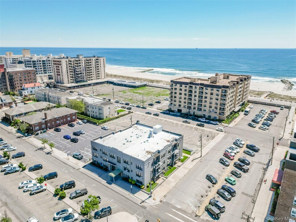 302 E Broadway in Long Beach, NY - Foto de edificio
