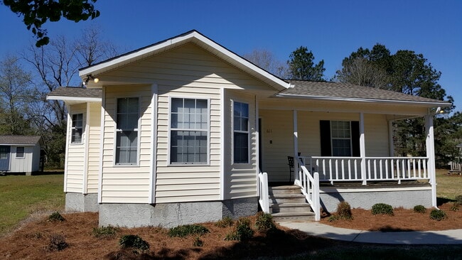 611 Windcrest Dr in Dublin, GA - Building Photo - Building Photo