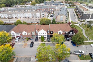 1611 Avonmore Sq in Pickering, ON - Building Photo