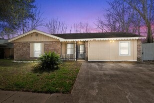 4711 Beechaven St in Houston, TX - Building Photo