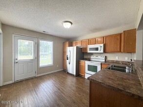 106 Cornerstone Pl in Jacksonville, NC - Building Photo - Building Photo
