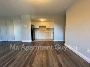 295 Erb St. W in Waterloo, ON - Building Photo - Building Photo