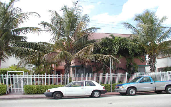 6838-6840 Abbott Ave in Miami Beach, FL - Building Photo - Building Photo