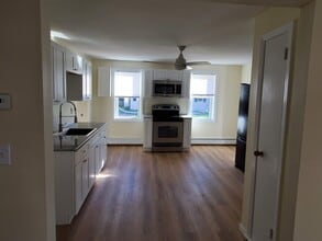 48 Reed St in Warwick, RI - Building Photo - Building Photo