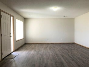 2619 E Conquest St in Wichita, KS - Foto de edificio - Building Photo