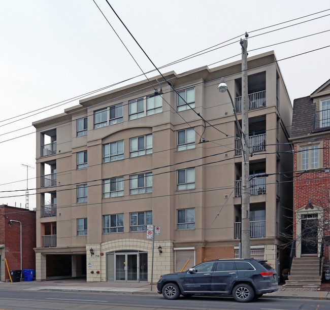 716 Kingston Rd in Toronto, ON - Building Photo - Primary Photo