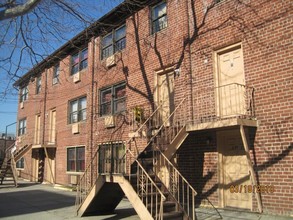 New Central Manor in Far Rockaway, NY - Building Photo - Building Photo