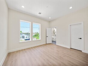 3548 Seabrook St in Houston, TX - Foto de edificio - Building Photo