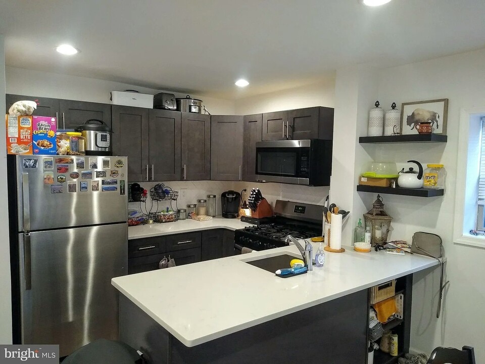 2700 S 8th St in Philadelphia, PA - Building Photo