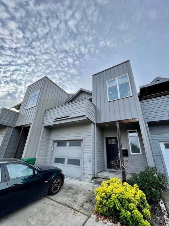 2330 Willamette St in Eugene, OR - Building Photo