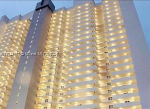 14951 Royal Oaks Ln, Unit # 1006 in North Miami, FL - Building Photo