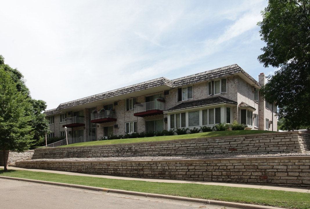 6645 Queen Ave S in Richfield, MN - Foto de edificio