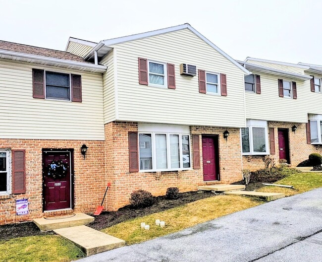 205 Riverview Dr in Ephrata, PA - Foto de edificio - Building Photo