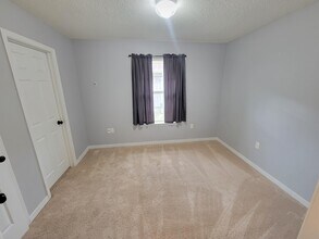 9780 Parker Lake Cir in Navarre, FL - Building Photo - Building Photo