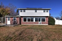 12 Dayton Rd in Naugatuck, CT - Foto de edificio - Building Photo