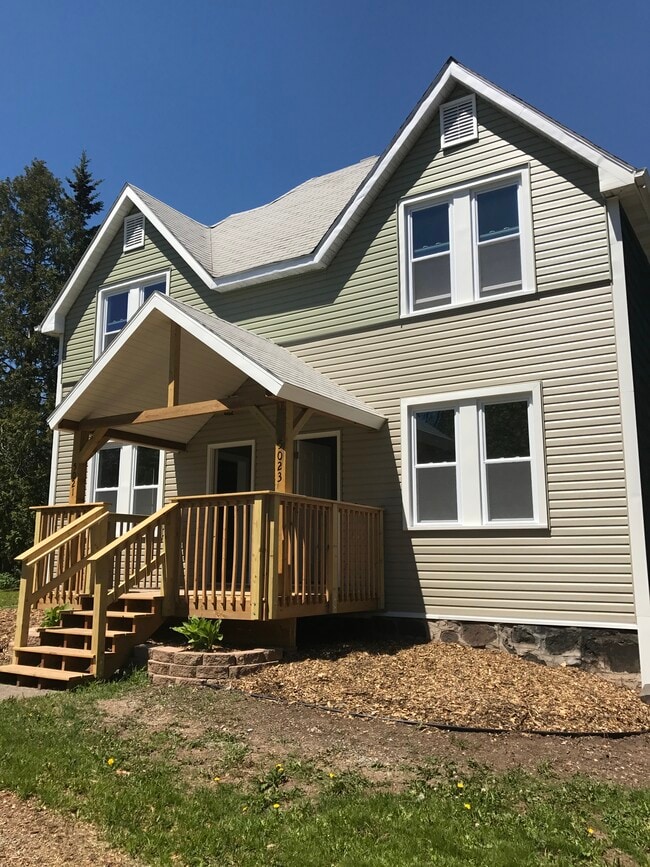 5023 Tioga St Apartments and Nearby Duluth Apartments For Rent Duluth, MN