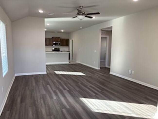 9105 Washita Crk Dr in Oklahoma City, OK - Building Photo - Building Photo