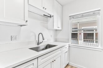 636 Linden Ave, Unit 07 in Long Beach, CA - Foto de edificio - Building Photo