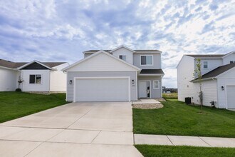 Willowbrook Village in Sioux Falls, SD - Building Photo - Building Photo