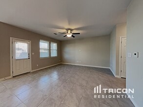 283 Silktassel Way in Buda, TX - Building Photo - Building Photo