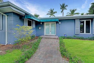 7396 SW 128th St in Pinecrest, FL - Building Photo - Building Photo