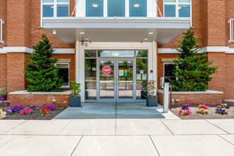 Windsor Station in Windsor, CT - Foto de edificio - Building Photo