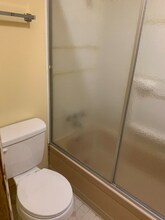 2223 S Cushman St, Unit Apt 236 in Fairbanks, AK - Foto de edificio - Building Photo