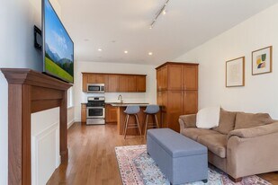 21-11 46th Ave in Queens, NY - Building Photo